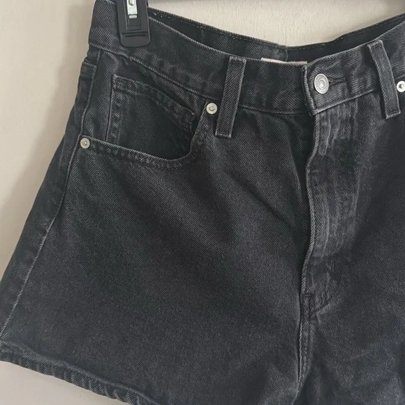 Levi's Women's black High Waisted cotton Mom denim Jean Shorts size 30 - Picture 5 of 9
